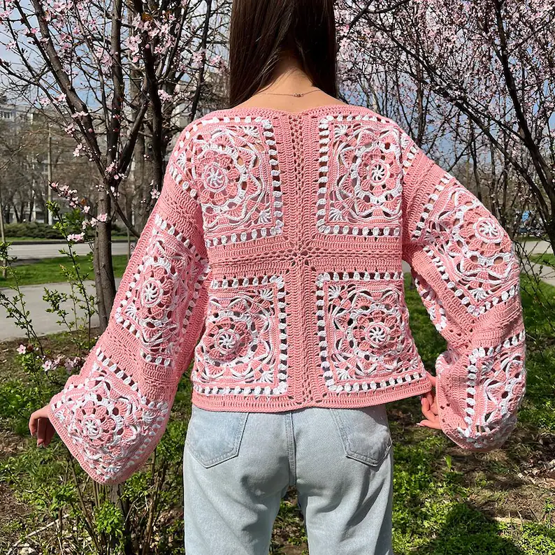 🌼 Daisy Granny Square Sweater Pattern